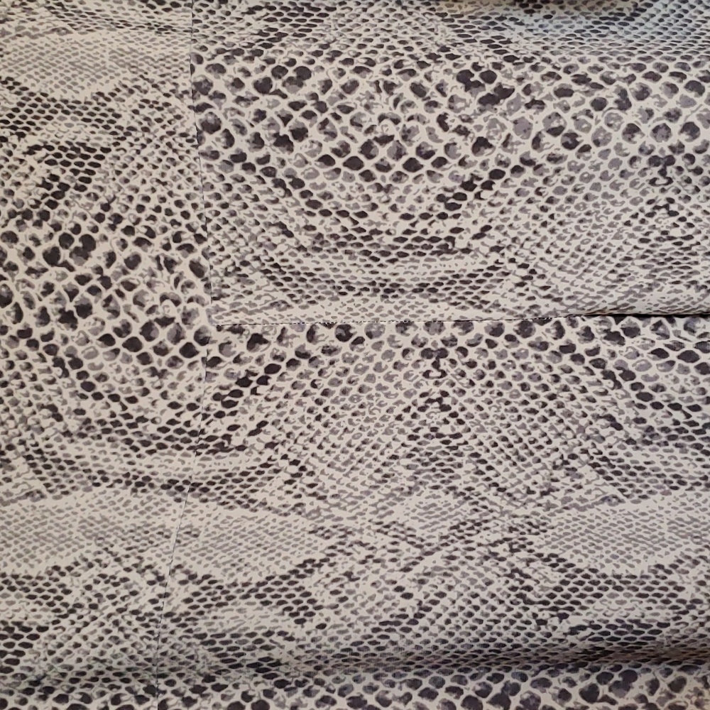 🎅 Python leggings NWT - Picture 4 of 4